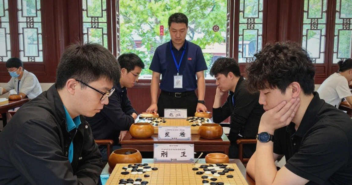 Yağız Kaan Erdoğmuş bất bại tại Olympiad cờ vua 2026: đọc con số 2.731 từ một nguồn duy nhất