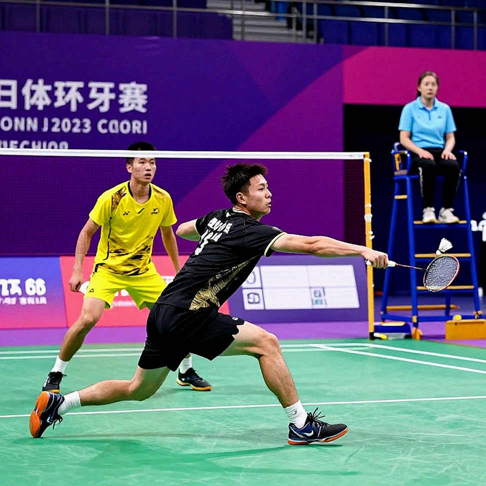 Alwi Farhan tập cùng Kento Momota trước Asian Games 2026: Một buổi sparring và khoảng trống dữ liệu