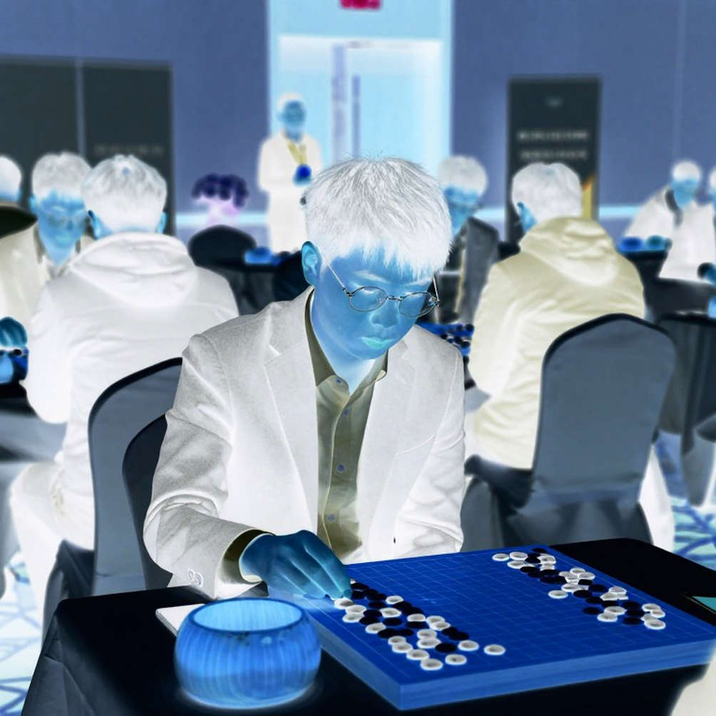 Total Chess hứa một hệ thống elo thống nhất, nhưng phần thân bài vẫn để trống